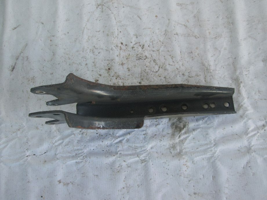 кронштейн правого замка кабины б/у \ коррозия - 1